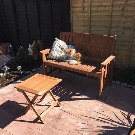 Basingstoke En Suite Room In Garden Annex מראה חיצוני תמונה