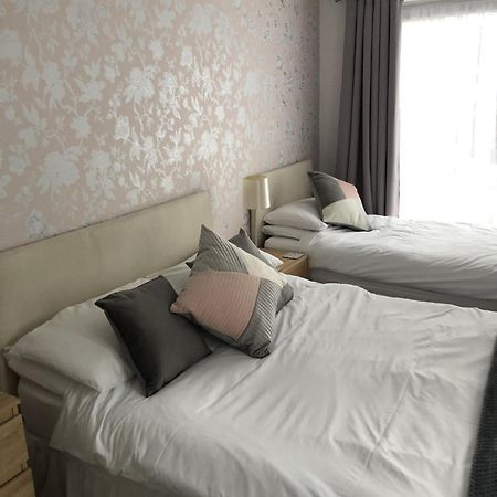 Basingstoke En Suite Room In Garden Annex מראה חיצוני תמונה