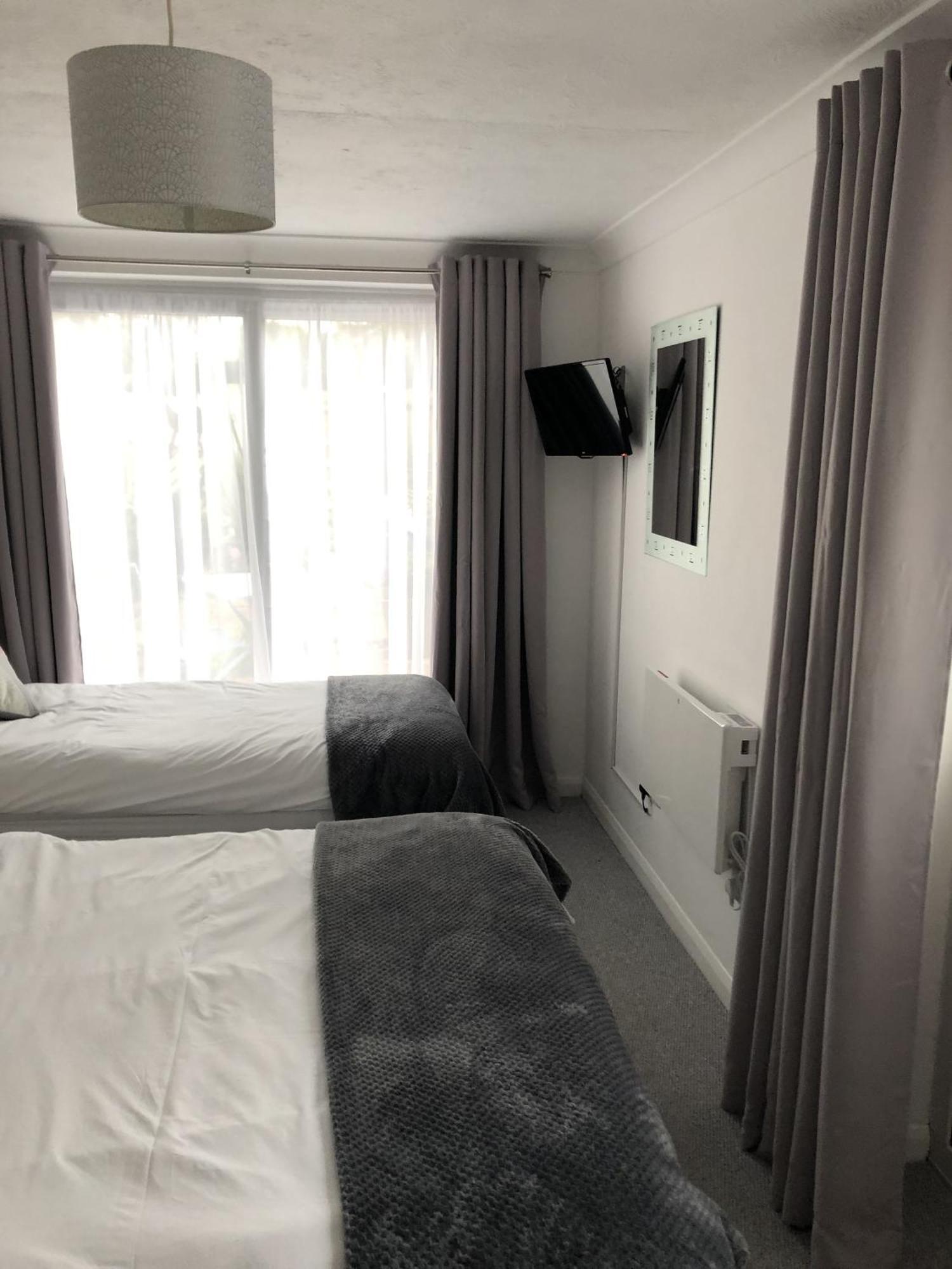 Basingstoke En Suite Room In Garden Annex מראה חיצוני תמונה