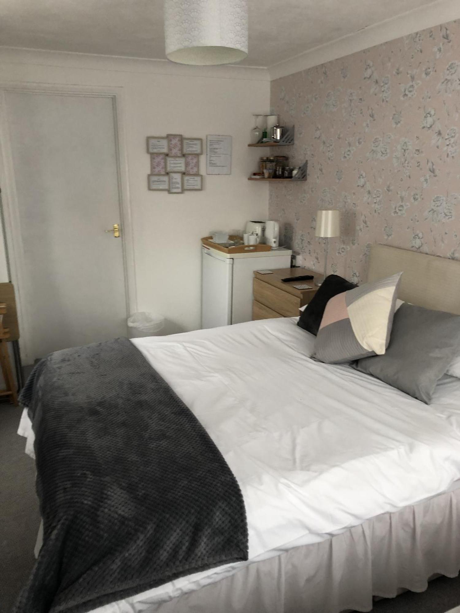 Basingstoke En Suite Room In Garden Annex מראה חיצוני תמונה
