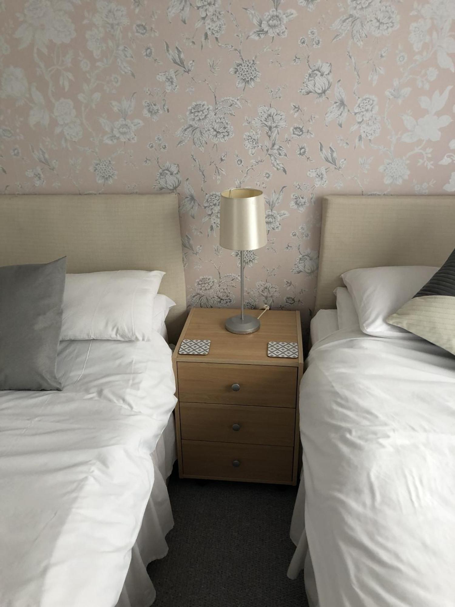 Basingstoke En Suite Room In Garden Annex מראה חיצוני תמונה